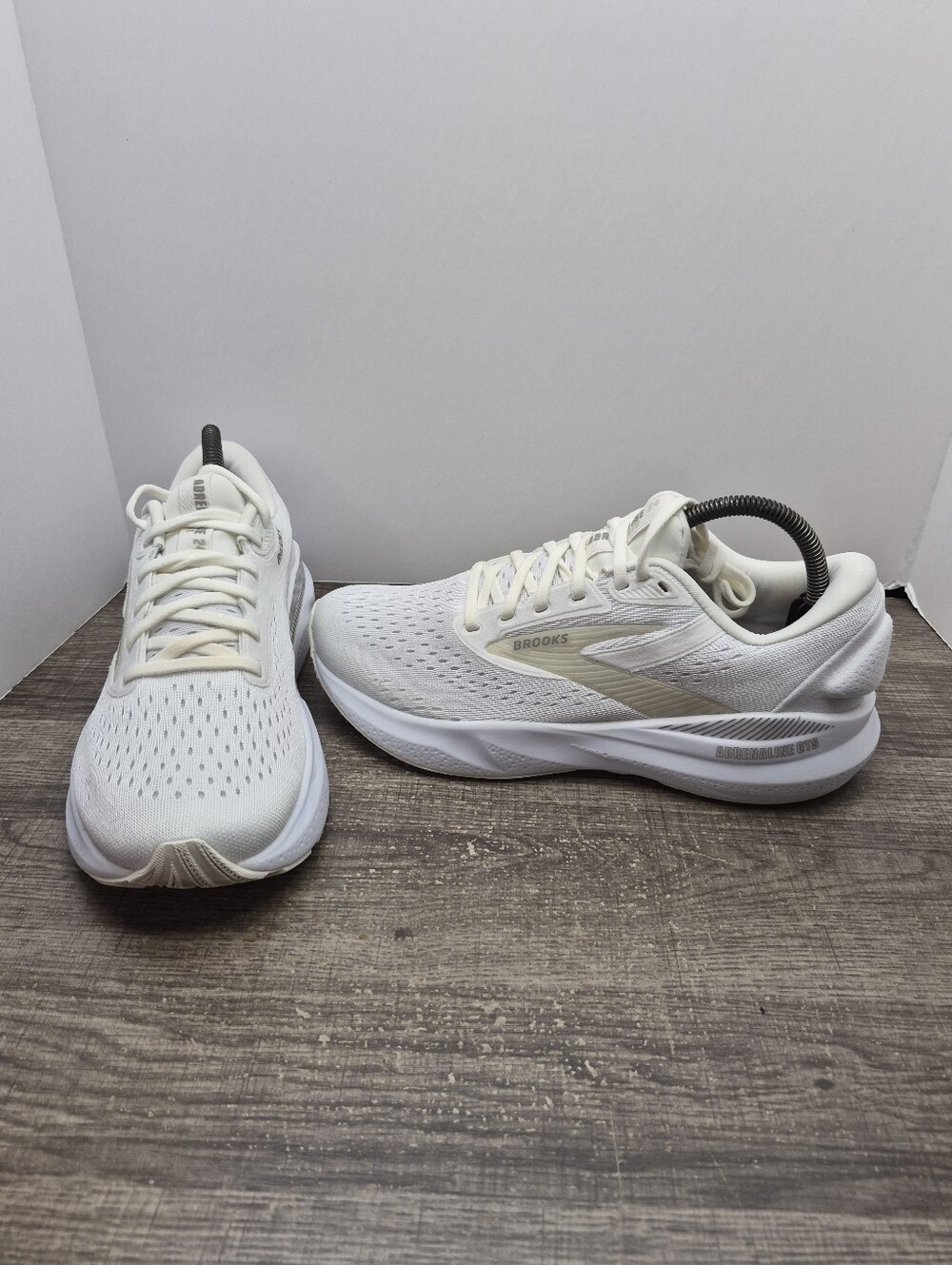 Brooks Adrenaline GTS 24 Women's Size 9.5 B White Oyster Alloy Running Shoes
